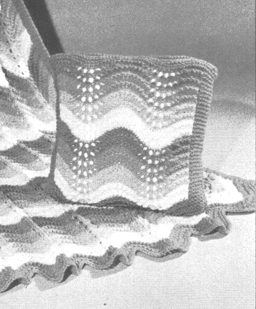 Feather 'N Fan Afghan Pillow Set Pattern - Image 2