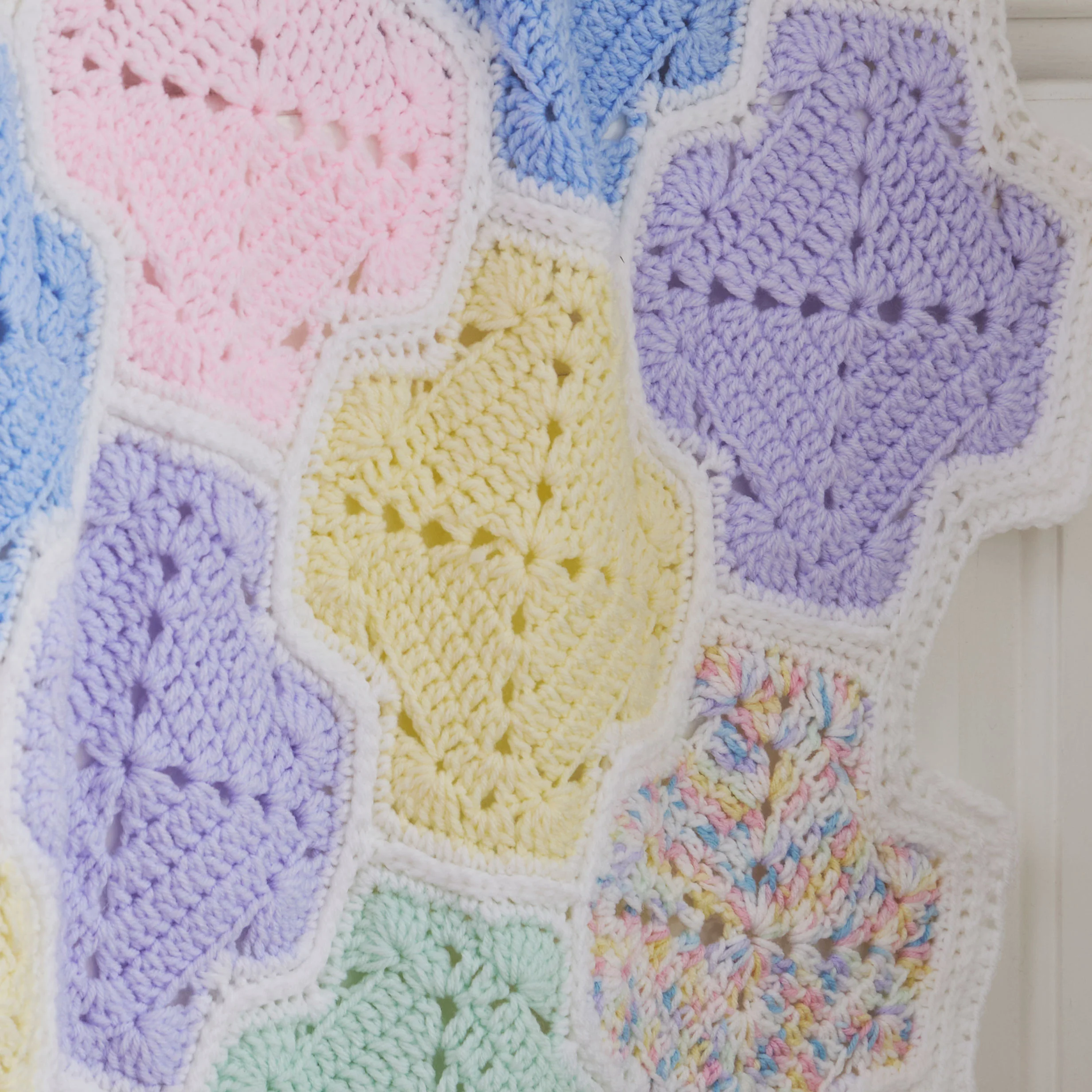 Meandering Lattice Afghan - Image 4