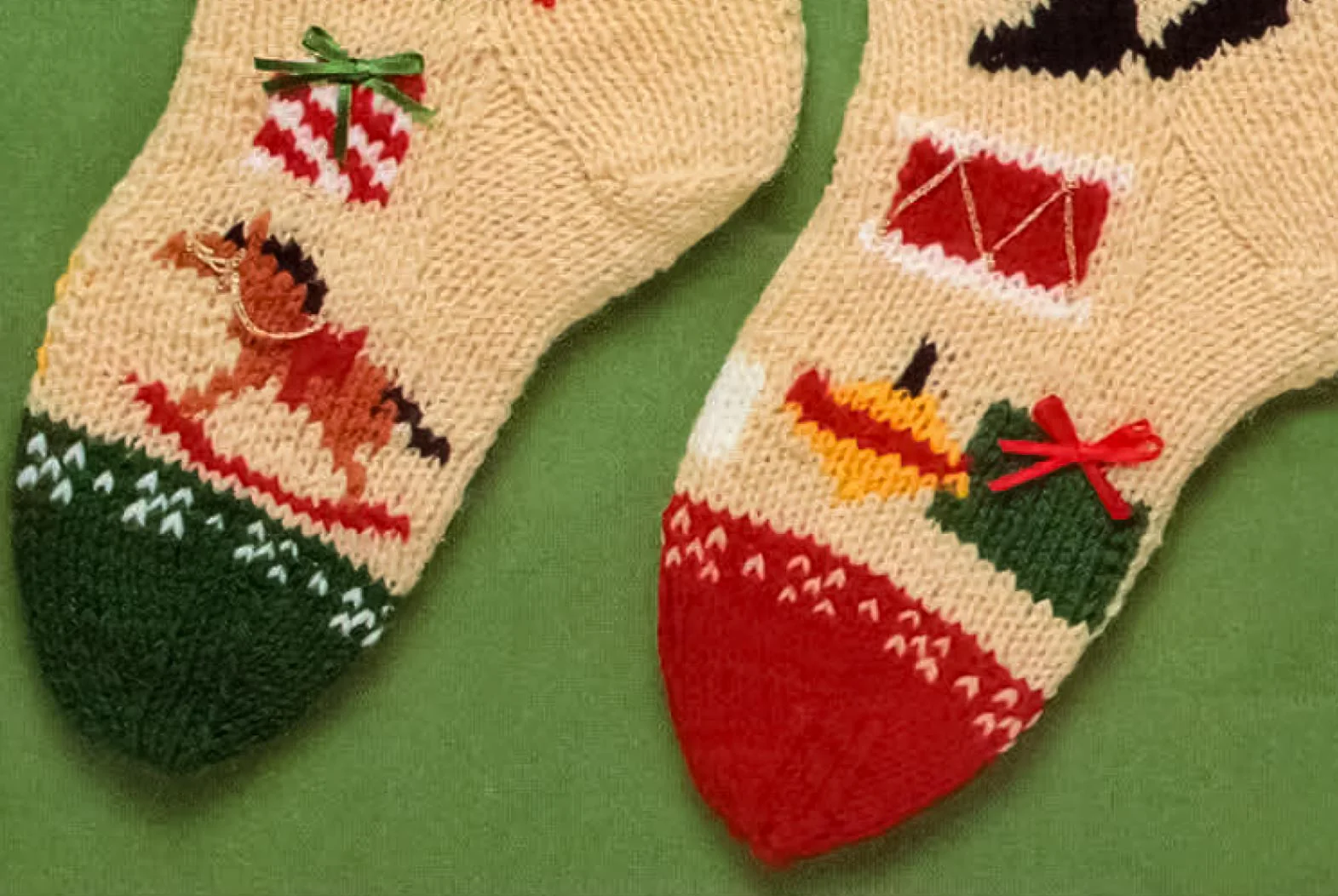 Old Time Santa Stockings Pattern - Image 5