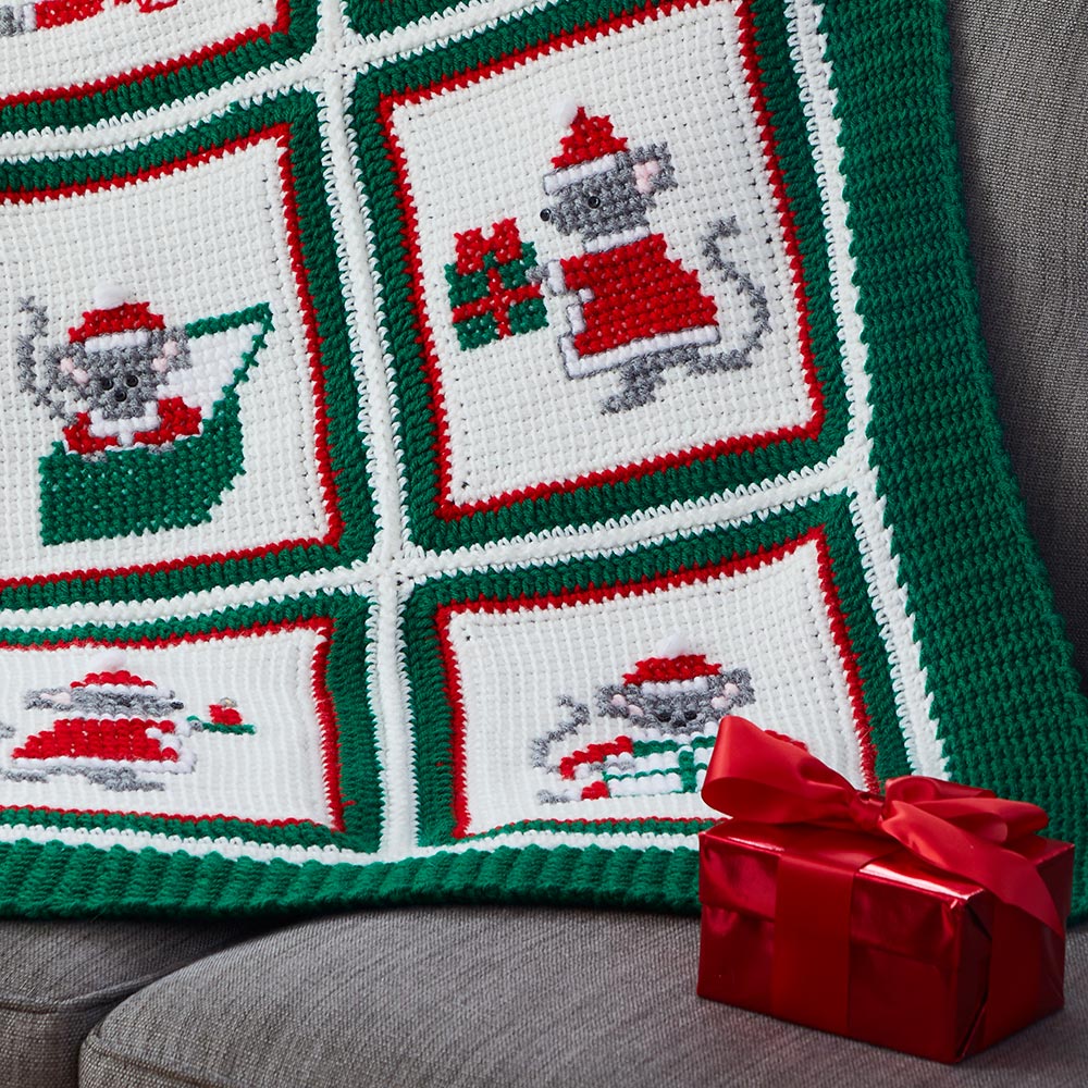Santa Mouse Throw - Image 2