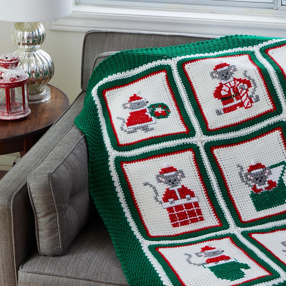Santa Mouse Throw - Image 3