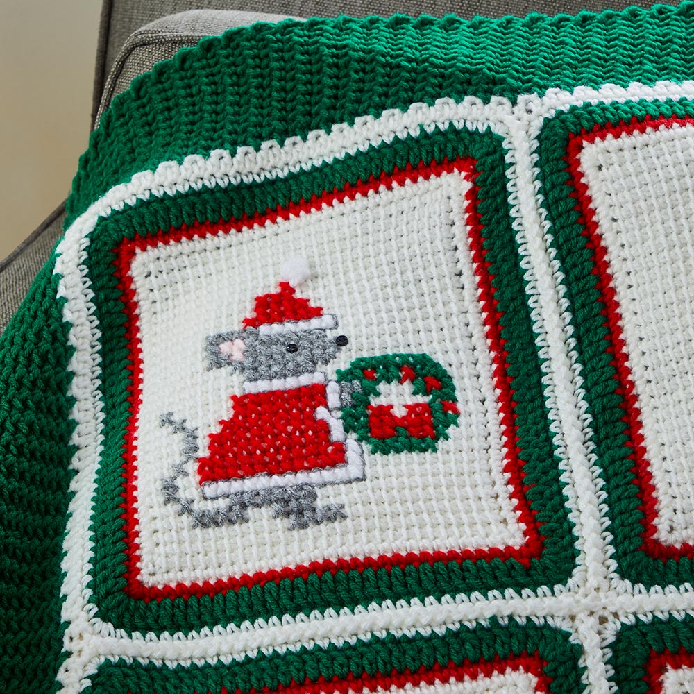 Santa Mouse Throw - Image 4