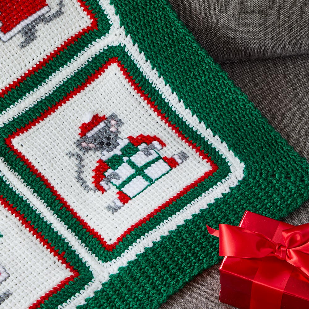 Santa Mouse Throw - Image 5
