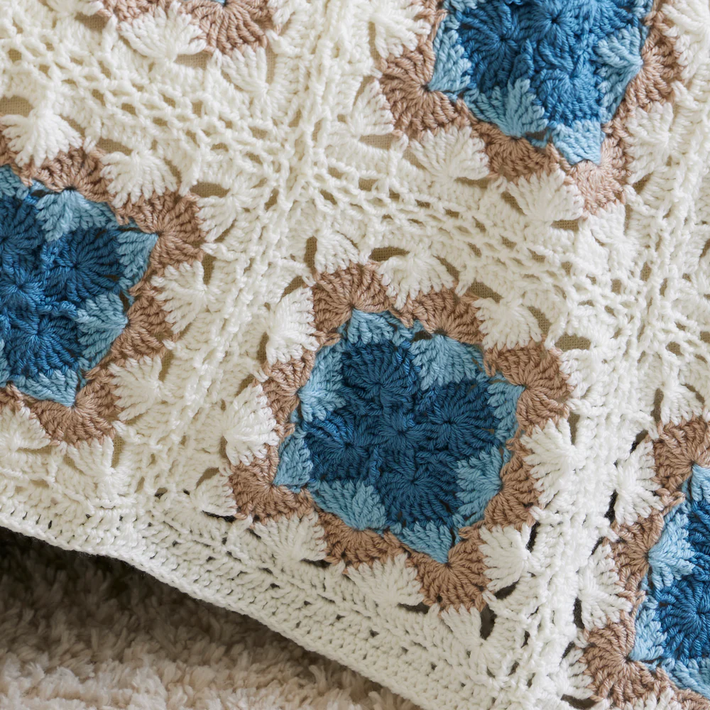 Seaside Bavarian Throw - Image 3