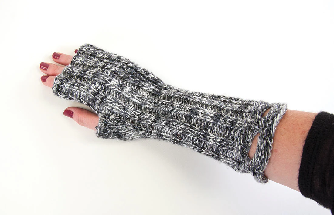 Shimmer Poncho and Fingerless Gloves Pattern - Image 2
