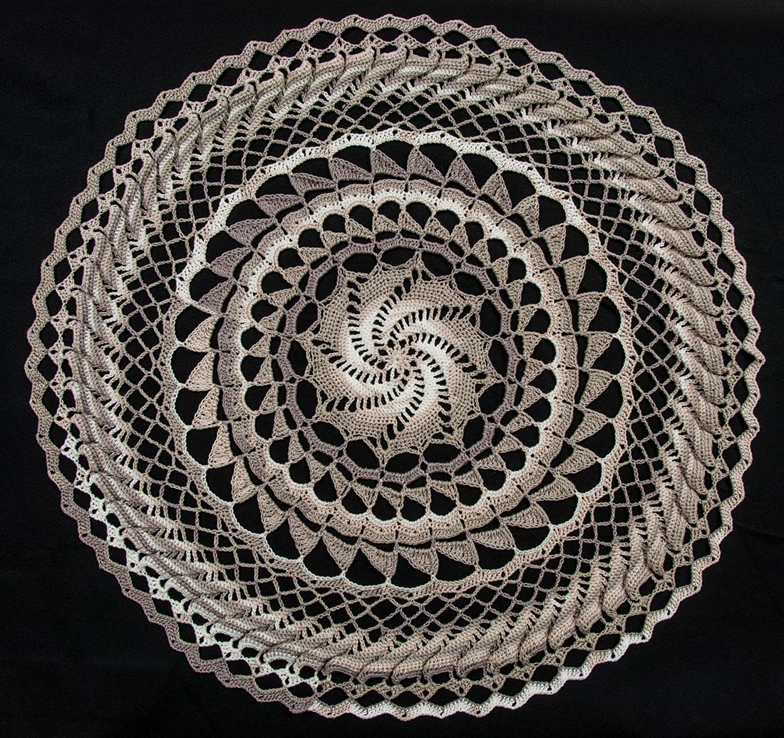 Swirl Table Topper Pattern - Image 3