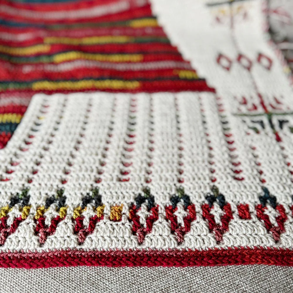 Yuletide Blanket with Plain Tree - Image 2