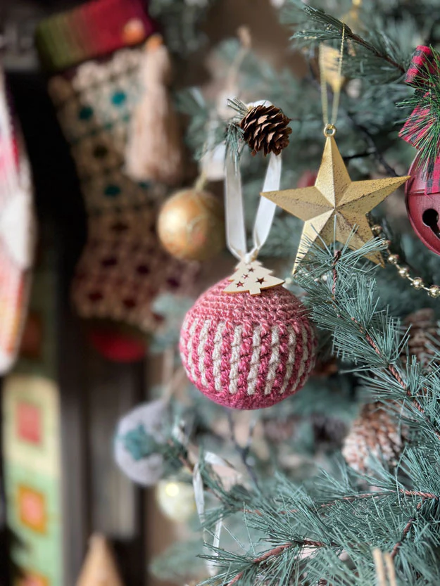Yuletide Mosaic Ornaments - Image 10